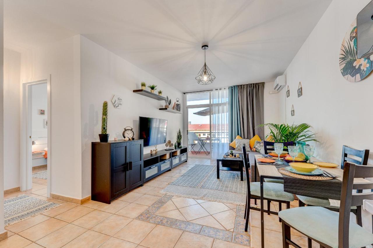 Marina Palace Apartment Адехе Екстериор снимка