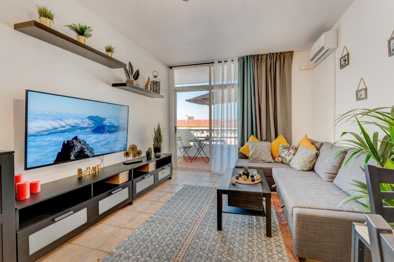 Marina Palace Apartment Адехе Екстериор снимка