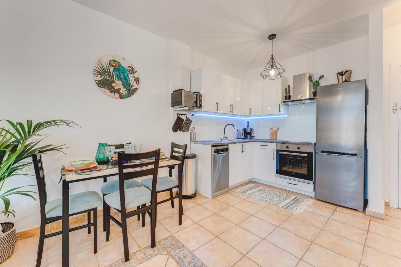 Marina Palace Apartment Адехе Екстериор снимка