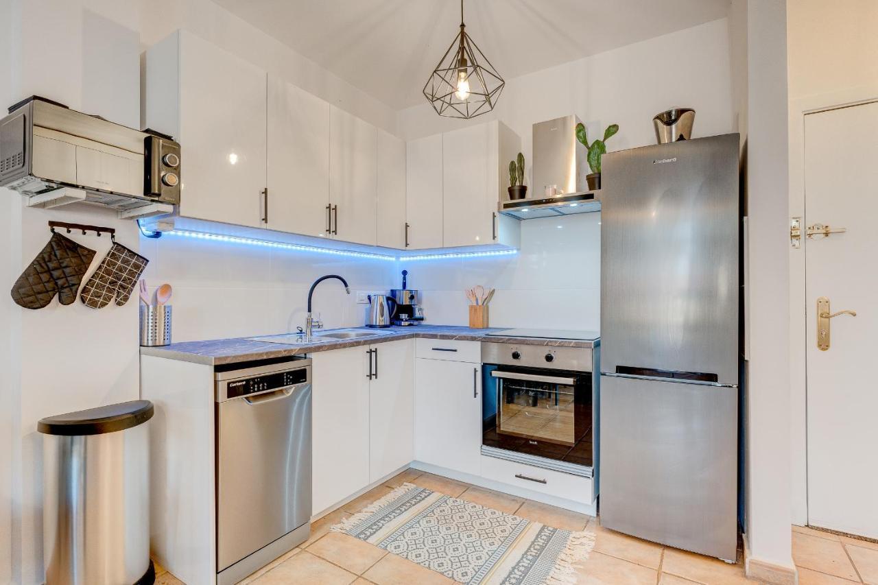Marina Palace Apartment Адехе Екстериор снимка