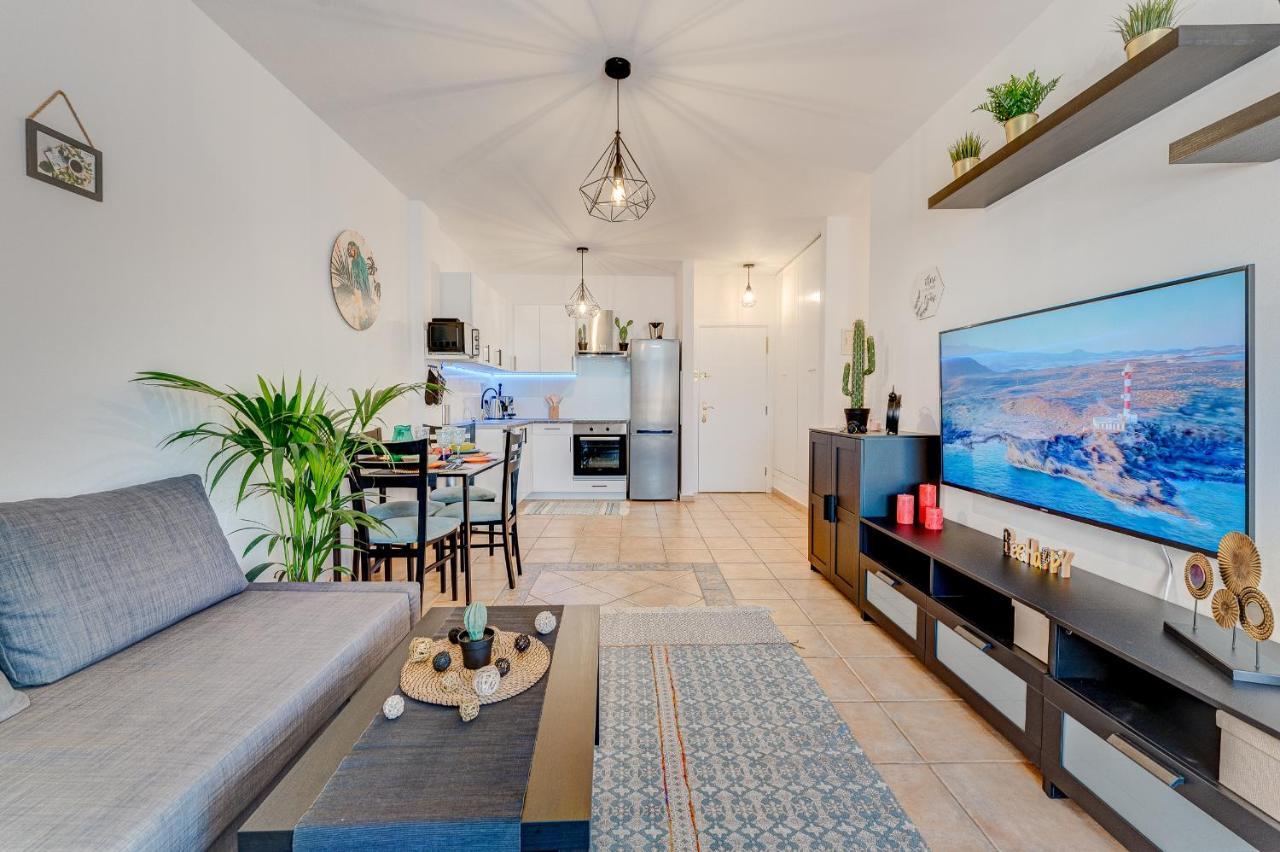 Marina Palace Apartment Адехе Екстериор снимка