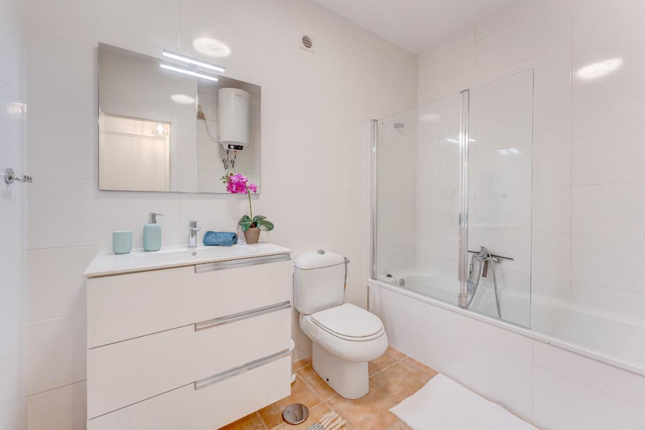 Marina Palace Apartment Адехе Екстериор снимка