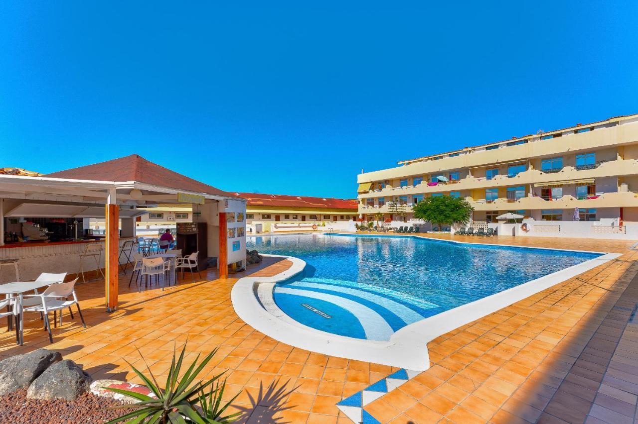 Marina Palace Apartment Адехе Екстериор снимка