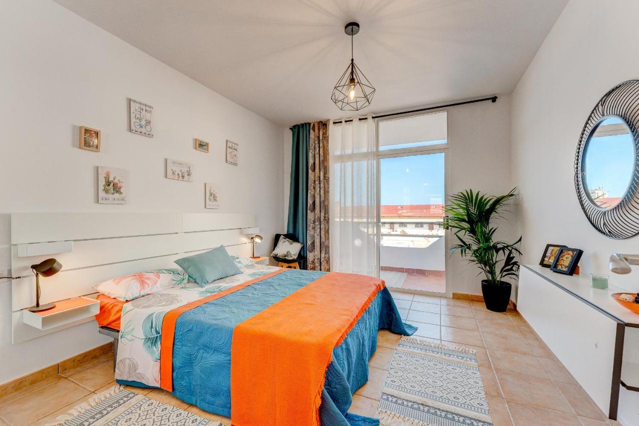 Marina Palace Apartment Адехе Екстериор снимка